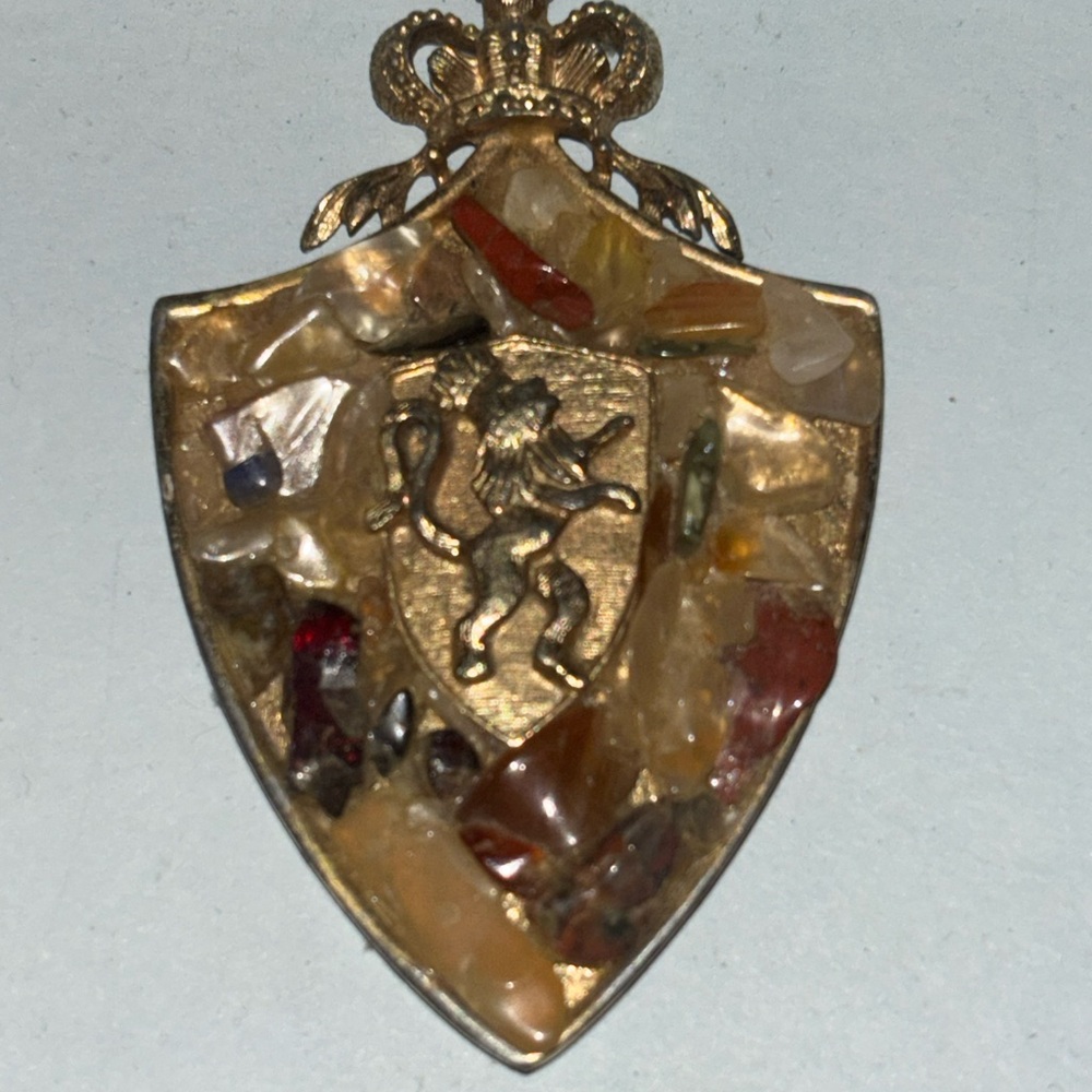 Gold Lion Crest Pendant with Multicolor Stones vintage/antique